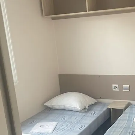 Campingplads Mobil-home A En Aubrac - 6 Pers, Terrasse - Api-1-52-344 Argences-en-Aubrac